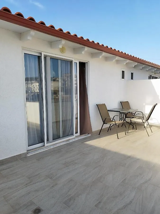 Iris Apartments Ksamil 0*,